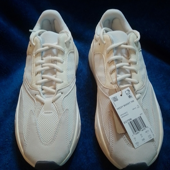 Yeezy Boost 700 Analog - Picture 5 of 7